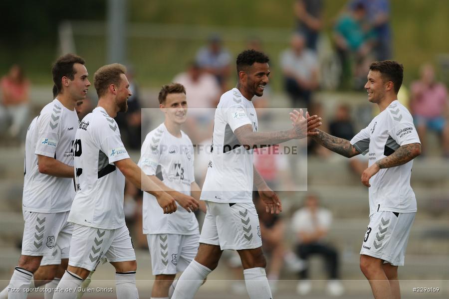Abklatschen, Ingo Feser, Emotionen, Jubel, Michael Dellinger, Sportplatz Am Sonnenstuhl, Randersacker, 23.06.2021, Freundschaftsspiele, Regionalliga Bayern, 3. Liga, DFB, sport, action, Fussball, Deutschland, Juni 2021, Saison 2021/2022, TSV, FWK, TSV Aubstadt, FC Würzburger Kickers - Bild-ID: 2296169