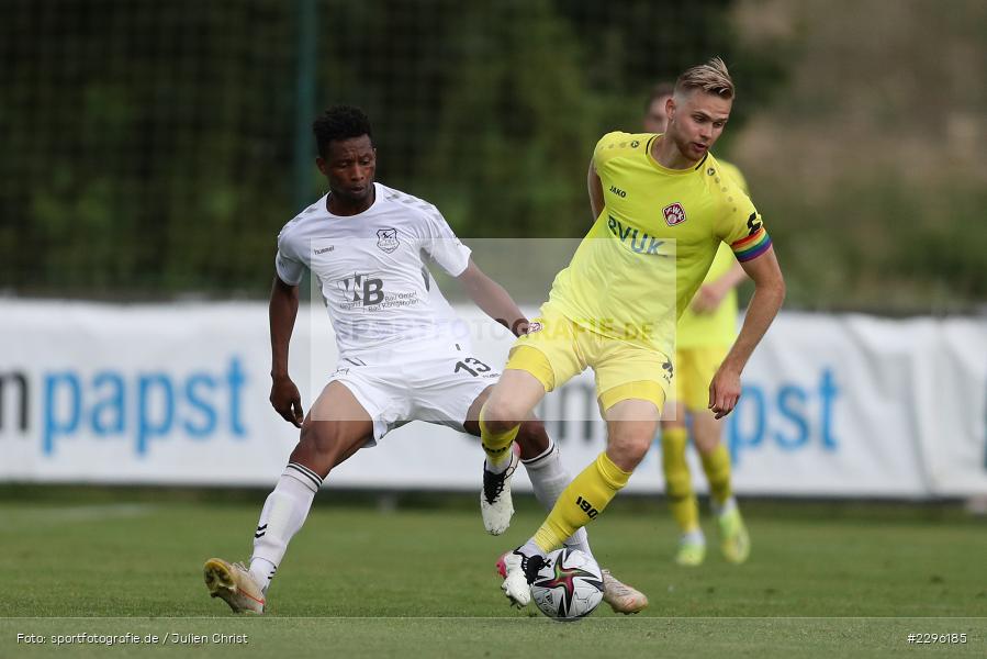 Lars Dietz, Essa Ganes, Sportplatz Am Sonnenstuhl, Randersacker, 23.06.2021, Freundschaftsspiele, Regionalliga Bayern, 3. Liga, DFB, sport, action, Fussball, Deutschland, Juni 2021, Saison 2021/2022, TSV, FWK, TSV Aubstadt, FC Würzburger Kickers - Bild-ID: 2296185