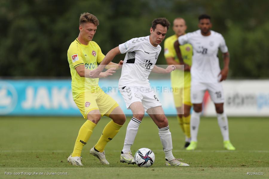 Marcel Volkmuth, Leon Schneider, Sportplatz Am Sonnenstuhl, Randersacker, 23.06.2021, Freundschaftsspiele, Regionalliga Bayern, 3. Liga, DFB, sport, action, Fussball, Deutschland, Juni 2021, Saison 2021/2022, TSV, FWK, TSV Aubstadt, FC Würzburger Kickers - Bild-ID: 2296220