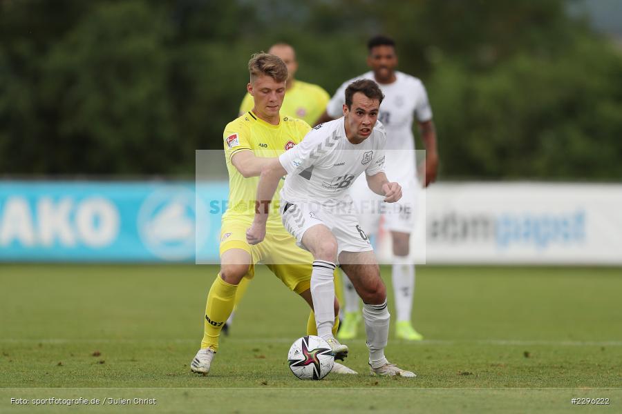 Marcel Volkmuth, Leon Schneider, Sportplatz Am Sonnenstuhl, Randersacker, 23.06.2021, Freundschaftsspiele, Regionalliga Bayern, 3. Liga, DFB, sport, action, Fussball, Deutschland, Juni 2021, Saison 2021/2022, TSV, FWK, TSV Aubstadt, FC Würzburger Kickers - Bild-ID: 2296222