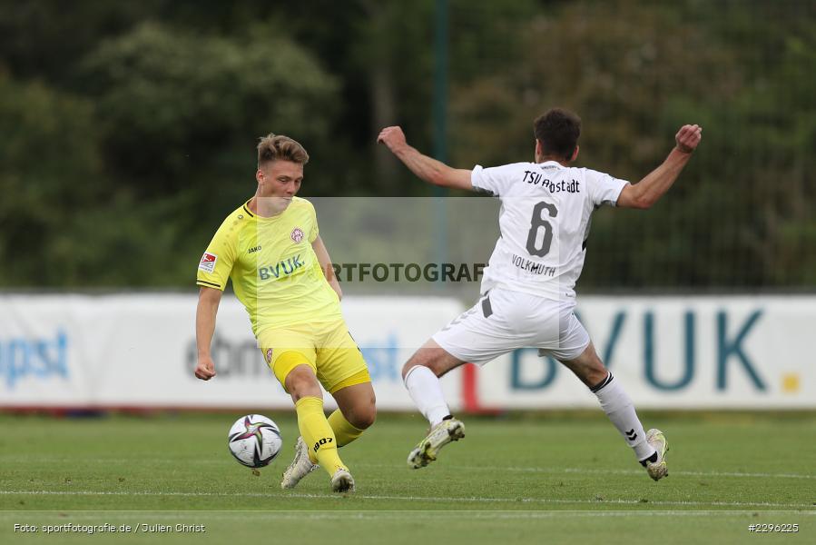 Marcel Volkmuth, Leon Schneider, Sportplatz Am Sonnenstuhl, Randersacker, 23.06.2021, Freundschaftsspiele, Regionalliga Bayern, 3. Liga, DFB, sport, action, Fussball, Deutschland, Juni 2021, Saison 2021/2022, TSV, FWK, TSV Aubstadt, FC Würzburger Kickers - Bild-ID: 2296225