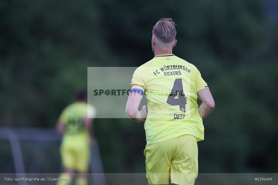 Regenbogenbinde, Rückennummer, Lars Dietz, Sportplatz Am Sonnenstuhl, Randersacker, 23.06.2021, Freundschaftsspiele, Regionalliga Bayern, 3. Liga, DFB, sport, action, Fussball, Deutschland, Juni 2021, Saison 2021/2022, TSV, FWK, TSV Aubstadt, FC Würzburger Kickers - Bild-ID: 2296249