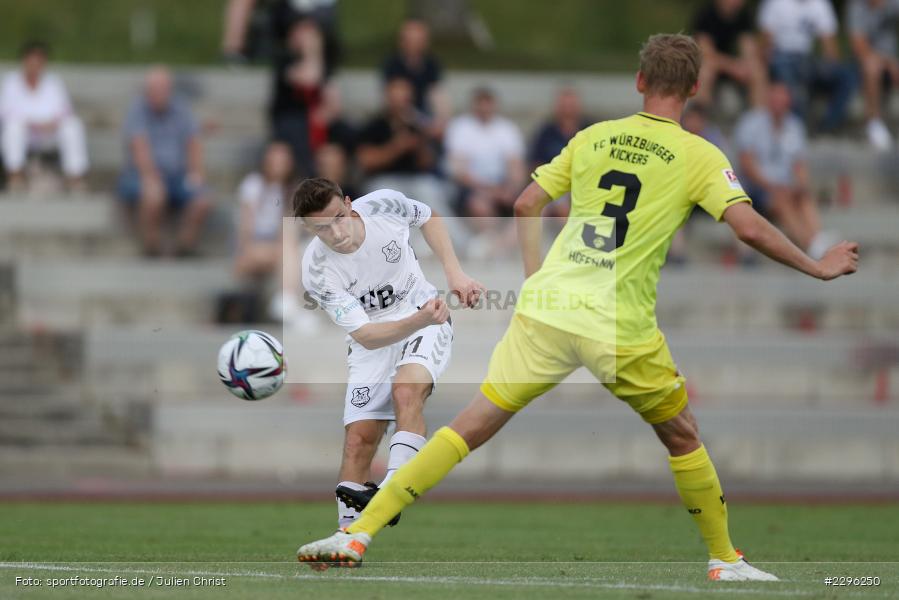 Leonard Langhans, Sportplatz Am Sonnenstuhl, Randersacker, 23.06.2021, Freundschaftsspiele, Regionalliga Bayern, 3. Liga, DFB, sport, action, Fussball, Deutschland, Juni 2021, Saison 2021/2022, TSV, FWK, TSV Aubstadt, FC Würzburger Kickers - Bild-ID: 2296250