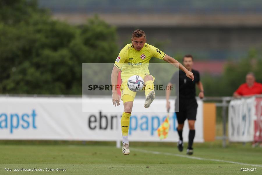 Alexander Lungwitz, Sportplatz Am Sonnenstuhl, Randersacker, 23.06.2021, Freundschaftsspiele, Regionalliga Bayern, 3. Liga, DFB, sport, action, Fussball, Deutschland, Juni 2021, Saison 2021/2022, TSV, FWK, TSV Aubstadt, FC Würzburger Kickers - Bild-ID: 2296297