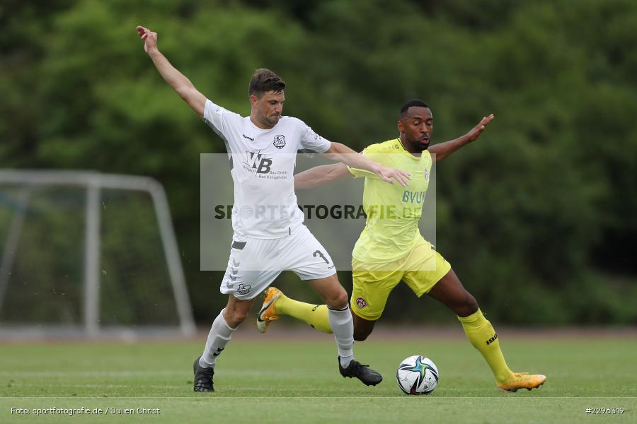 Daniel Leicht, Saliou Sane, Sportplatz Am Sonnenstuhl, Randersacker, 23.06.2021, Freundschaftsspiele, Regionalliga Bayern, 3. Liga, DFB, sport, action, Fussball, Deutschland, Juni 2021, Saison 2021/2022, TSV, FWK, TSV Aubstadt, FC Würzburger Kickers - Bild-ID: 2296319