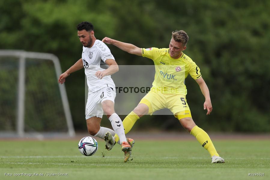 Leon Schneider, Timo Pitter, Sportplatz Am Sonnenstuhl, Randersacker, 23.06.2021, Freundschaftsspiele, Regionalliga Bayern, 3. Liga, DFB, sport, action, Fussball, Deutschland, Juni 2021, Saison 2021/2022, TSV, FWK, TSV Aubstadt, FC Würzburger Kickers - Bild-ID: 2296321