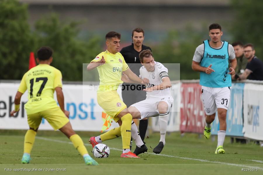 Dominik Grader, Vladimir Nikolov, Sportplatz Am Sonnenstuhl, Randersacker, 23.06.2021, Freundschaftsspiele, Regionalliga Bayern, 3. Liga, DFB, sport, action, Fussball, Deutschland, Juni 2021, Saison 2021/2022, TSV, FWK, TSV Aubstadt, FC Würzburger Kickers - Bild-ID: 2296373 Dominik Grader, Vladimir Nikolov, Sportplatz Am Sonnenstuhl, Randersacker, 23.06.2021, Freundschaftsspiele, Regionalliga Bayern, 3. Liga, DFB, sport, action, Fussball, Deutschland, Juni 2021, Saison 2021/2022, TSV, FWK, TSV Aubstadt, FC Würzburger Kickers - Bild-ID: 2296373