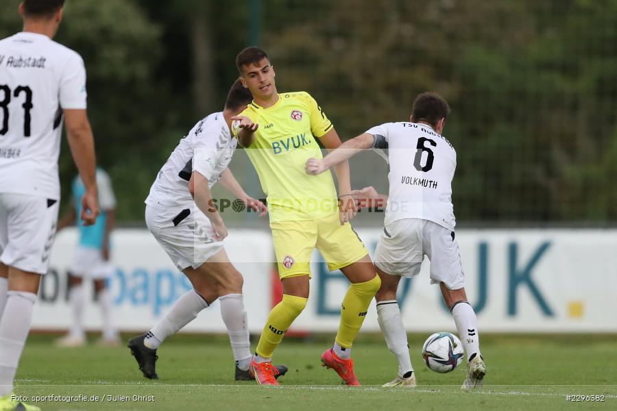 Marcel Volkmuth, Vladimir Nikolov, Sportplatz Am Sonnenstuhl, Randersacker, 23.06.2021, Freundschaftsspiele, Regionalliga Bayern, 3. Liga, DFB, sport, action, Fussball, Deutschland, Juni 2021, Saison 2021/2022, TSV, FWK, TSV Aubstadt, FC Würzburger Kickers - Bild-ID: 2296382