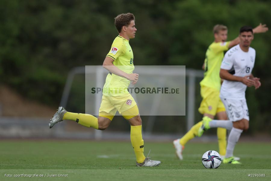 Kilian Senkbeil, Sportplatz Am Sonnenstuhl, Randersacker, 23.06.2021, Freundschaftsspiele, Regionalliga Bayern, 3. Liga, DFB, sport, action, Fussball, Deutschland, Juni 2021, Saison 2021/2022, TSV, FWK, TSV Aubstadt, FC Würzburger Kickers - Bild-ID: 2296383