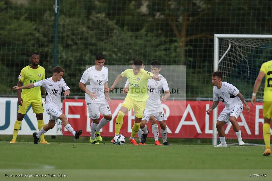 Ben Müller, Vladimir Nikolov, Sportplatz Am Sonnenstuhl, Randersacker, 23.06.2021, Freundschaftsspiele, Regionalliga Bayern, 3. Liga, DFB, sport, action, Fussball, Deutschland, Juni 2021, Saison 2021/2022, TSV, FWK, TSV Aubstadt, FC Würzburger Kickers - Bild-ID: 2296387