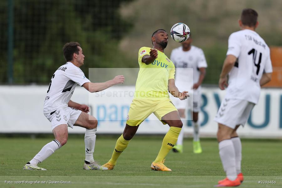 Saliou Sane, Sportplatz Am Sonnenstuhl, Randersacker, 23.06.2021, Freundschaftsspiele, Regionalliga Bayern, 3. Liga, DFB, sport, action, Fussball, Deutschland, Juni 2021, Saison 2021/2022, TSV, FWK, TSV Aubstadt, FC Würzburger Kickers - Bild-ID: 2296456