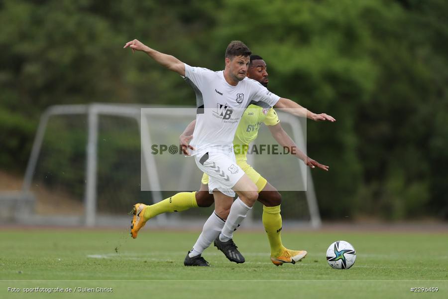 Daniel Leicht, Saliou Sane, Sportplatz Am Sonnenstuhl, Randersacker, 23.06.2021, Freundschaftsspiele, Regionalliga Bayern, 3. Liga, DFB, sport, action, Fussball, Deutschland, Juni 2021, Saison 2021/2022, TSV, FWK, TSV Aubstadt, FC Würzburger Kickers - Bild-ID: 2296459