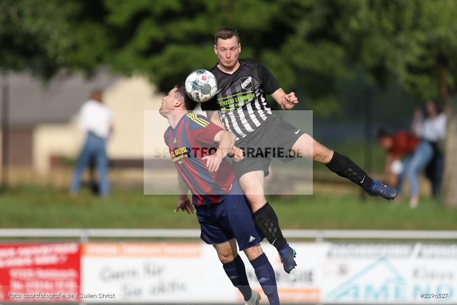 Alexander Prasch, Manuel Rumpel, Sportgelände, Retzbach, 25.06.2021, Freundschaftsspiele, sport, action, Fussball, Deutschland, Juni 2021, Saison 2021/2022, BSC, TSV, BSC Aura, TSV Retzbach - Bild-ID: 2296527