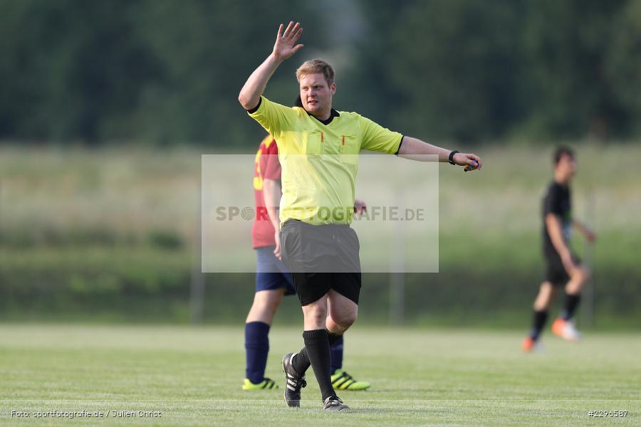 Gestik, Schiedsrichter, Lorenz Höfler, Sportgelände, Retzbach, 25.06.2021, Freundschaftsspiele, sport, action, Fussball, Deutschland, Juni 2021, Saison 2021/2022, BSC, TSV, BSC Aura, TSV Retzbach - Bild-ID: 2296587