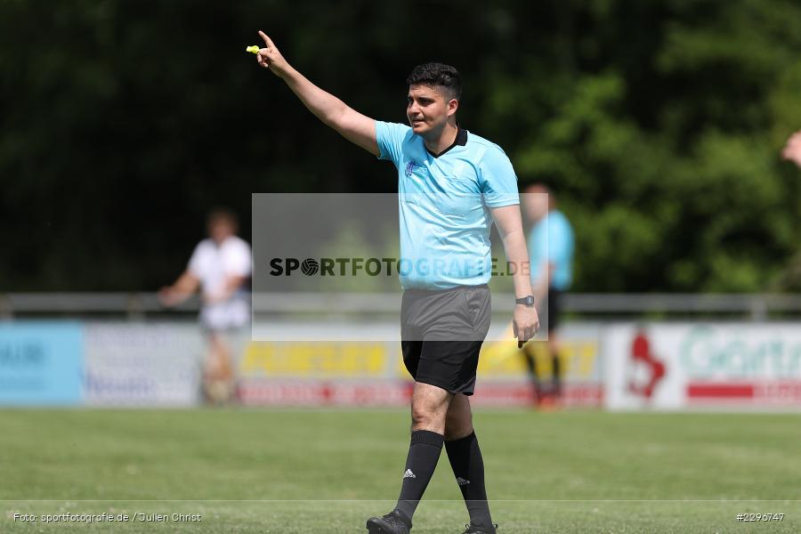 Schiedsrichter, Cihan Arslan, Sportgelände, Karlburg, 27.06.2021, Freundschaftsspiele, sport, action, Fussball, Deutschland, Juni 2021, Saison 2021/2022, TUS, TSV, TuS Frammersbach, TSV Karlburg - Bild-ID: 2296747