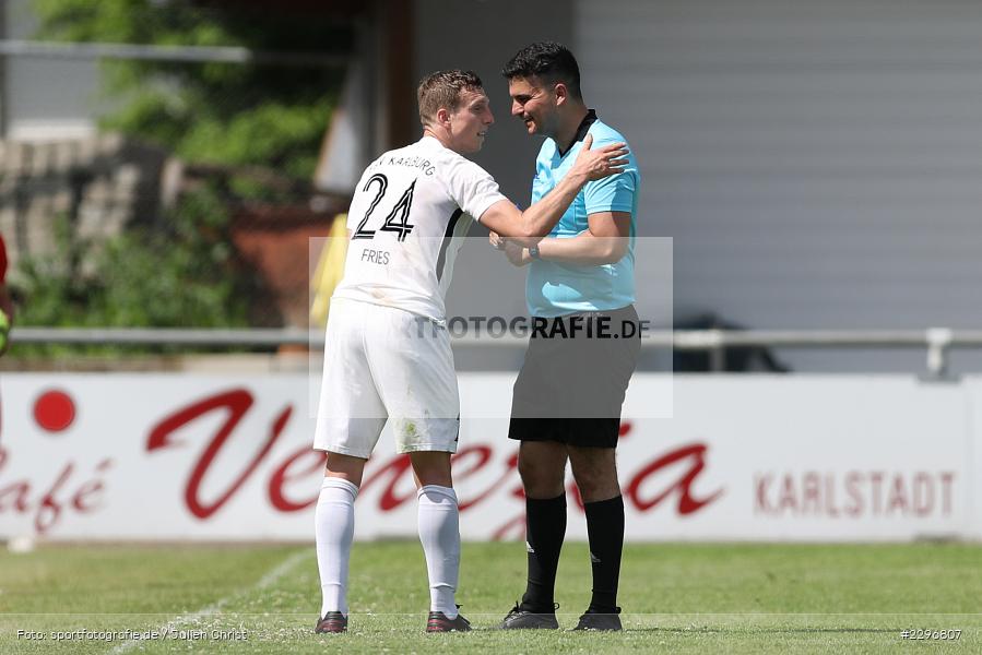 Cihan Arslan, Schiedsrichter, Sebastian Fries, Sportgelände, Karlburg, 27.06.2021, Freundschaftsspiele, sport, action, Fussball, Deutschland, Juni 2021, Saison 2021/2022, TUS, TSV, TuS Frammersbach, TSV Karlburg - Bild-ID: 2296807