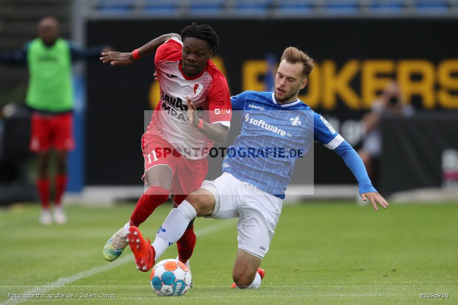 Hamidou Sene, Adrian Stanilewicz, Merck-Stadion, Darmstadt, 01.07.2021, Freundschaftsspiele, sport, action, Fussball, Deutschland, Juli 2021, Saison 2021/2022, 2. Bundesliga, BGL, Swift Hesperange, SVD, Swift Hesperingen, SV Darmstadt 98 - Bild-ID: 2296938