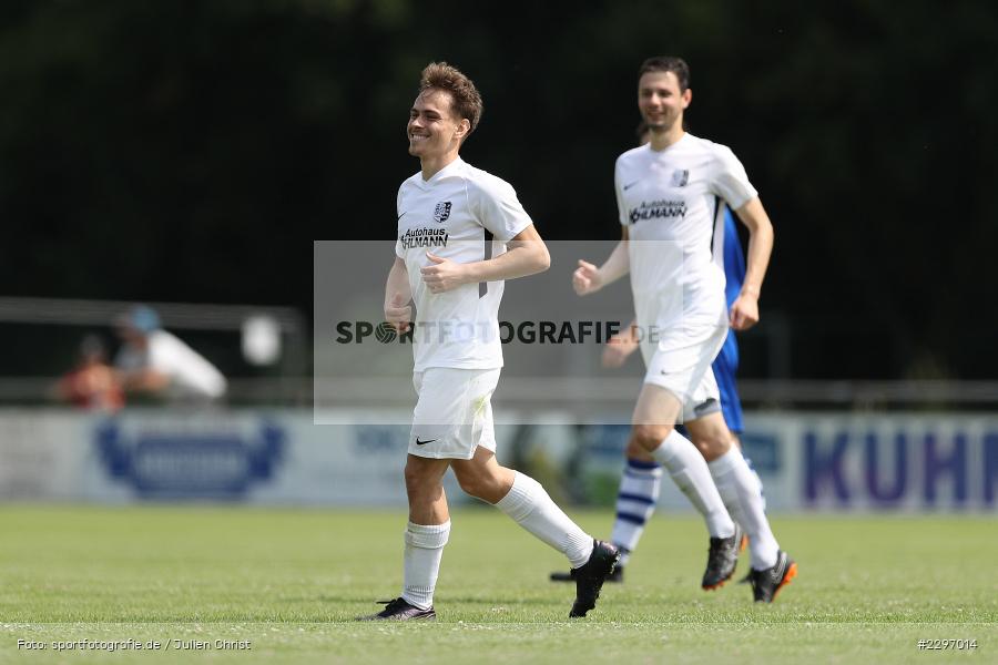 Torjubel, Jari Heuchert, Sportgelaende in der Au, Karlstadt, 04.07.2021, Freundschaftsspiele, sport, action, Fussball, Deutschland, Juli 2021, Saison 2021/2022, Bezirksliga Unterfranken West, Bayernliga Nord, ASV Rimpar, TSV Karlburg - Bild-ID: 2297014