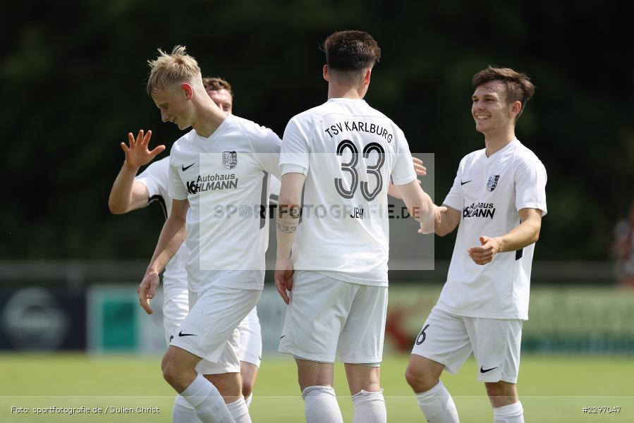 Paul Karle, Torjubel, Sebastian Fries, Sportgelaende in der Au, Karlstadt, 04.07.2021, Freundschaftsspiele, sport, action, Fussball, Deutschland, Juli 2021, Saison 2021/2022, Bezirksliga Unterfranken West, Bayernliga Nord, ASV Rimpar, TSV Karlburg - Bild-ID: 2297047