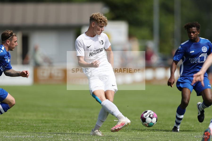 Adrian Winter, Sportgelaende in der Au, Karlstadt, 04.07.2021, Freundschaftsspiele, sport, action, Fussball, Deutschland, Juli 2021, Saison 2021/2022, Bezirksliga Unterfranken West, Bayernliga Nord, ASV Rimpar, TSV Karlburg - Bild-ID: 2297054