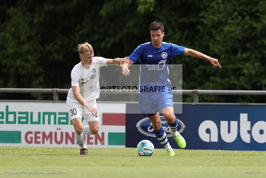 Marco Kunzmann, Louis Reinhart, Sportgelaende in der Au, Karlstadt, 04.07.2021, Freundschaftsspiele, sport, action, Fussball, Deutschland, Juli 2021, Saison 2021/2022, Bezirksliga Unterfranken West, Bayernliga Nord, ASV Rimpar, TSV Karlburg - Bild-ID: 2297083