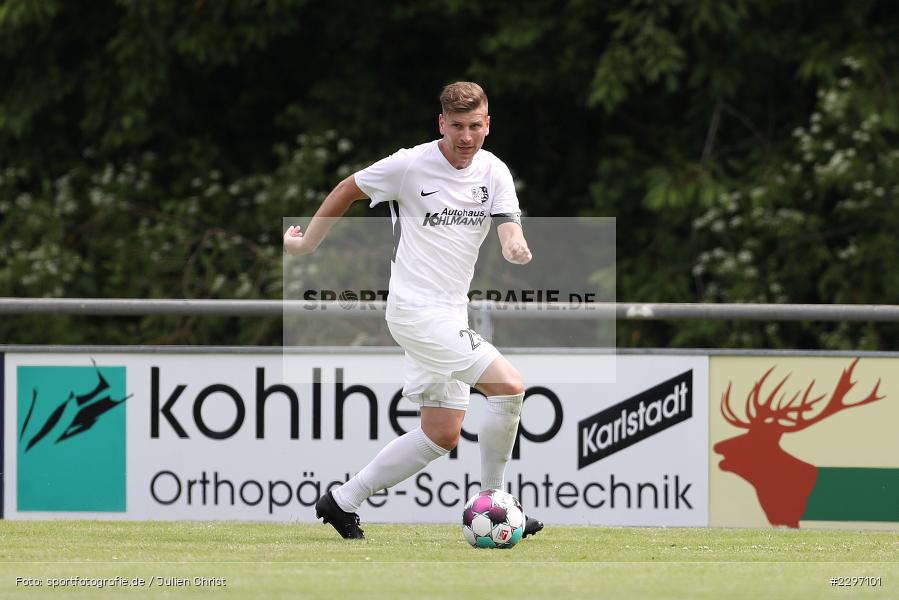 Julian Meyer, Sportgelaende in der Au, Karlstadt, 04.07.2021, Freundschaftsspiele, sport, action, Fussball, Deutschland, Juli 2021, Saison 2021/2022, Bezirksliga Unterfranken West, Bayernliga Nord, ASV Rimpar, TSV Karlburg - Bild-ID: 2297101