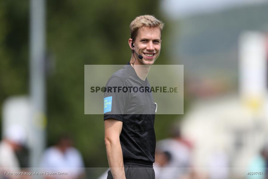Assistent, Schiedsrichter, Hannes Hemrich, Sportgelaende in der Au, Karlstadt, 04.07.2021, Freundschaftsspiele, sport, action, Fussball, Deutschland, Juli 2021, Saison 2021/2022, Bezirksliga Unterfranken West, Bayernliga Nord, ASV Rimpar, TSV Karlburg - Bild-ID: 2297157 Assistent, Schiedsrichter, Hannes Hemrich, Sportgelaende in der Au, Karlstadt, 04.07.2021, Freundschaftsspiele, sport, action, Fussball, Deutschland, Juli 2021, Saison 2021/2022, Bezirksliga Unterfranken West, Bayernliga Nord, ASV Rimpar, TSV Karlburg - Bild-ID: 2297157