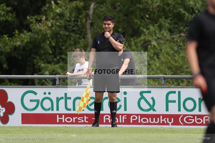 Assistent, Schiedsrichter, Cihan Arslan, Sportgelaende in der Au, Karlstadt, 04.07.2021, Freundschaftsspiele, sport, action, Fussball, Deutschland, Juli 2021, Saison 2021/2022, Bezirksliga Unterfranken West, Bayernliga Nord, ASV Rimpar, TSV Karlburg - Bild-ID: 2297167