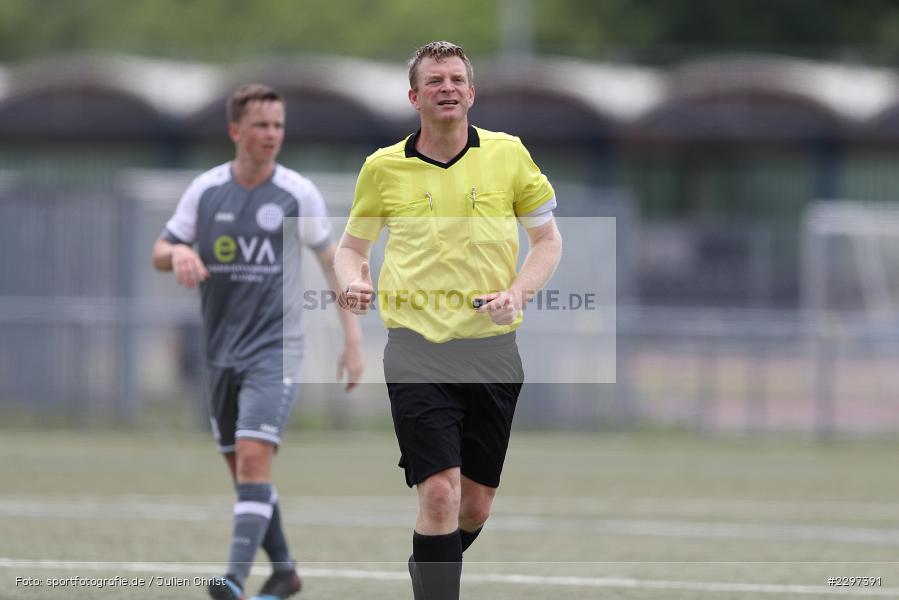 FC 03 Gelnhausen, Schiedsrichter, Christian Stübing, Städtisches Sportzentrum, Alzenau in Unterfranken, 11.07.2021, sport, action, Fussball, Deutschland, Testspiel, Freundschaftsspiele, Juli 2021, Saison 2021/2022, Bayernliga, Hessenliga, TSV Karlburg, FC Bayern Alzenau - Bild-ID: 2297391 FC 03 Gelnhausen, Schiedsrichter, Christian Stübing, Städtisches Sportzentrum, Alzenau in Unterfranken, 11.07.2021, sport, action, Fussball, Deutschland, Testspiel, Freundschaftsspiele, Juli 2021, Saison 2021/2022, Bayernliga, Hessenliga, TSV Karlburg, FC Bayern Alzenau - Bild-ID: 2297391
