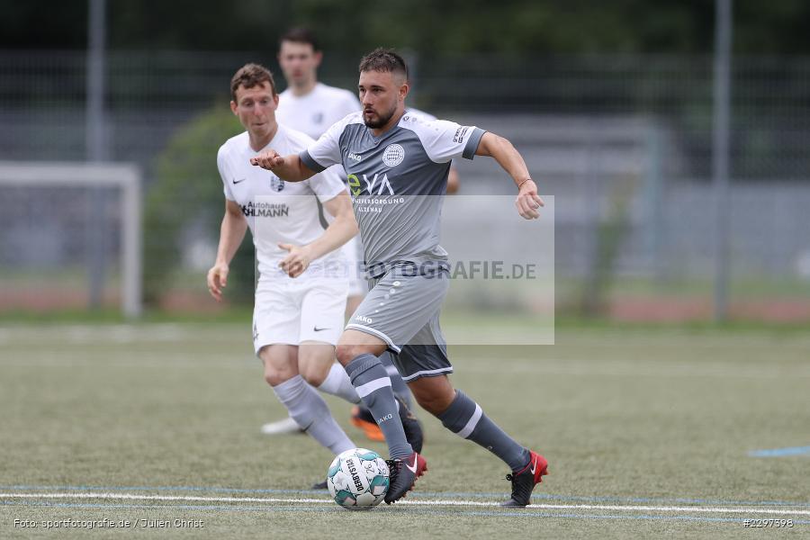 Gianni Petrone, Städtisches Sportzentrum, Alzenau in Unterfranken, 11.07.2021, sport, action, Fussball, Deutschland, Testspiel, Freundschaftsspiele, Juli 2021, Saison 2021/2022, Bayernliga, Hessenliga, TSV Karlburg, FC Bayern Alzenau - Bild-ID: 2297398