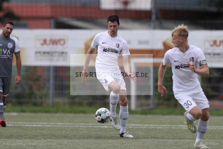 Cedric Fenske, Städtisches Sportzentrum, Alzenau in Unterfranken, 11.07.2021, sport, action, Fussball, Deutschland, Testspiel, Freundschaftsspiele, Juli 2021, Saison 2021/2022, Bayernliga, Hessenliga, TSV Karlburg, FC Bayern Alzenau - Bild-ID: 2297645