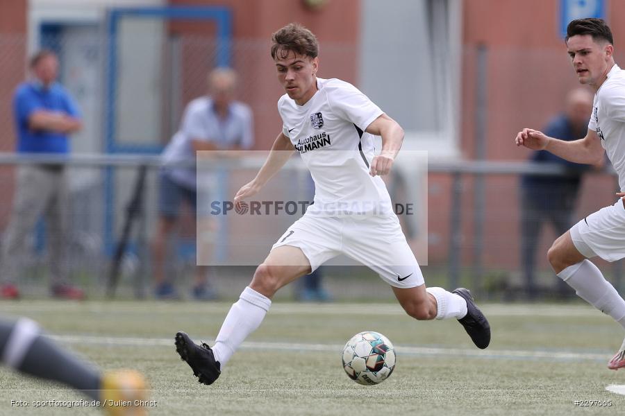 Jari Heuchert, Städtisches Sportzentrum, Alzenau in Unterfranken, 11.07.2021, sport, action, Fussball, Deutschland, Testspiel, Freundschaftsspiele, Juli 2021, Saison 2021/2022, Bayernliga, Hessenliga, TSV Karlburg, FC Bayern Alzenau - Bild-ID: 2297665