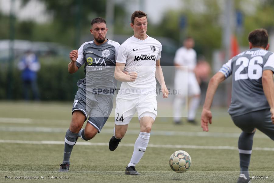 Gianni Petrone, Sebastian Fries, Städtisches Sportzentrum, Alzenau in Unterfranken, 11.07.2021, sport, action, Fussball, Deutschland, Testspiel, Freundschaftsspiele, Juli 2021, Saison 2021/2022, Bayernliga, Hessenliga, TSV Karlburg, FC Bayern Alzenau - Bild-ID: 2297674