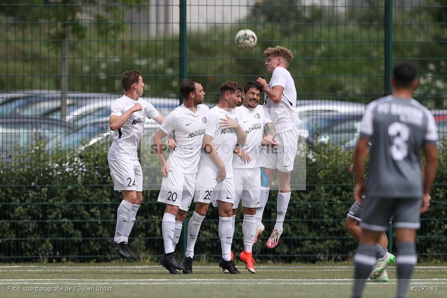 Freistoß, Städtisches Sportzentrum, Alzenau in Unterfranken, 11.07.2021, sport, action, Fussball, Deutschland, Testspiel, Freundschaftsspiele, Juli 2021, Saison 2021/2022, Bayernliga, Hessenliga, TSV Karlburg, FC Bayern Alzenau - Bild-ID: 2297683