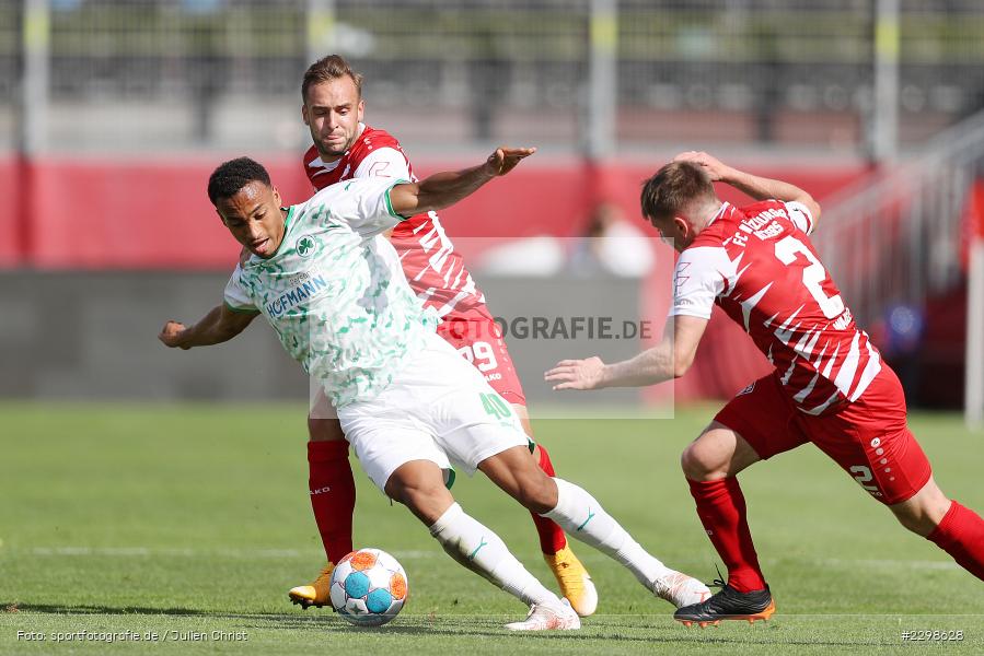 Dennis Waidner, David Kopacz, Jamie Leweling, FLYERALARM Arena, Würzburg, 14.07.2021, DFL, Freundschaftsspiele, sport, action, Fussball, Deutschland, Juli 2021, Saison 2021/2022, SGF, FWK, Bundesliga, 3. Liga, SpVgg Greuther Fürth, FC Würzburger Kickers - Bild-ID: 2298628