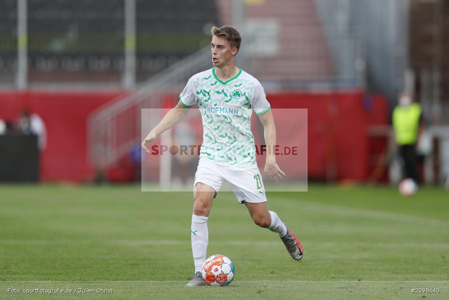 Gian-Luca Itter, FLYERALARM Arena, Würzburg, 14.07.2021, DFL, Freundschaftsspiele, sport, action, Fussball, Deutschland, Juli 2021, Saison 2021/2022, SGF, FWK, Bundesliga, 3. Liga, SpVgg Greuther Fürth, FC Würzburger Kickers - Bild-ID: 2298640
