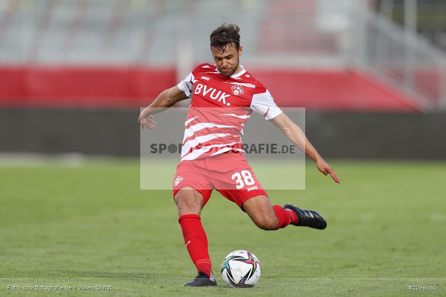 Robert Herrmann, FLYERALARM Arena, Würzburg, 14.07.2021, DFL, Freundschaftsspiele, sport, action, Fussball, Deutschland, Juli 2021, Saison 2021/2022, SGF, FWK, Bundesliga, 3. Liga, SpVgg Greuther Fürth, FC Würzburger Kickers - Bild-ID: 2298660