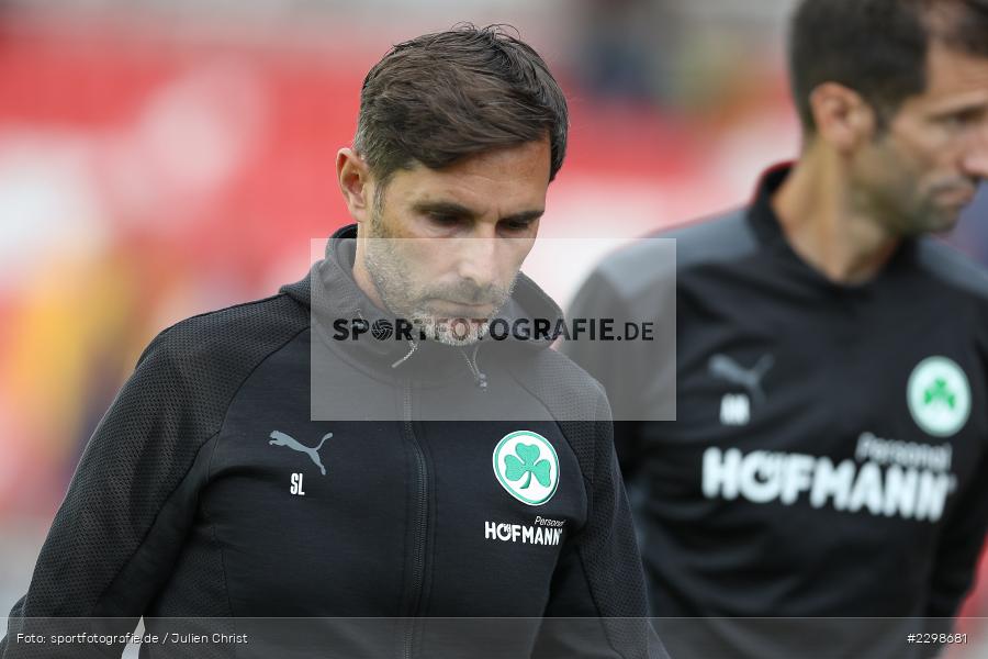 Blickt, Enttäuscht schauend, Trainer, Stefan Leitl, FLYERALARM Arena, Würzburg, 14.07.2021, DFL, Freundschaftsspiele, sport, action, Fussball, Deutschland, Juli 2021, Saison 2021/2022, SGF, FWK, Bundesliga, 3. Liga, SpVgg Greuther Fürth, FC Würzburger Kickers - Bild-ID: 2298681