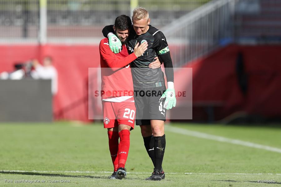 Sascha Burchert, Fanol Perdedaj, FLYERALARM Arena, Würzburg, 14.07.2021, DFL, Freundschaftsspiele, sport, action, Fussball, Deutschland, Juli 2021, Saison 2021/2022, SGF, FWK, Bundesliga, 3. Liga, SpVgg Greuther Fürth, FC Würzburger Kickers - Bild-ID: 2298682