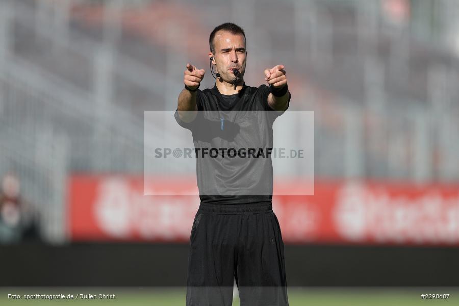 Schiedsrichter, Joshua Herbert, FLYERALARM Arena, Würzburg, 14.07.2021, DFL, Freundschaftsspiele, sport, action, Fussball, Deutschland, Juli 2021, Saison 2021/2022, SGF, FWK, Bundesliga, 3. Liga, SpVgg Greuther Fürth, FC Würzburger Kickers - Bild-ID: 2298687 Schiedsrichter, Joshua Herbert, FLYERALARM Arena, Würzburg, 14.07.2021, DFL, Freundschaftsspiele, sport, action, Fussball, Deutschland, Juli 2021, Saison 2021/2022, SGF, FWK, Bundesliga, 3. Liga, SpVgg Greuther Fürth, FC Würzburger Kickers - Bild-ID: 2298687