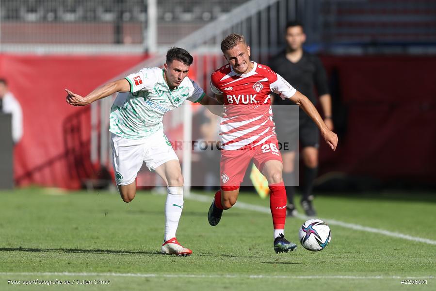 Mert-Yusuf Torlak, Alexander Lungwitz, FLYERALARM Arena, Würzburg, 14.07.2021, DFL, Freundschaftsspiele, sport, action, Fussball, Deutschland, Juli 2021, Saison 2021/2022, SGF, FWK, Bundesliga, 3. Liga, SpVgg Greuther Fürth, FC Würzburger Kickers - Bild-ID: 2298691