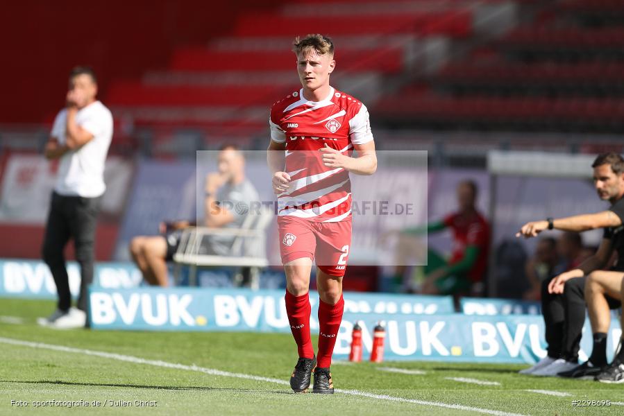 Dennis Waidner, FLYERALARM Arena, Würzburg, 14.07.2021, DFL, Freundschaftsspiele, sport, action, Fussball, Deutschland, Juli 2021, Saison 2021/2022, SGF, FWK, Bundesliga, 3. Liga, SpVgg Greuther Fürth, FC Würzburger Kickers - Bild-ID: 2298695