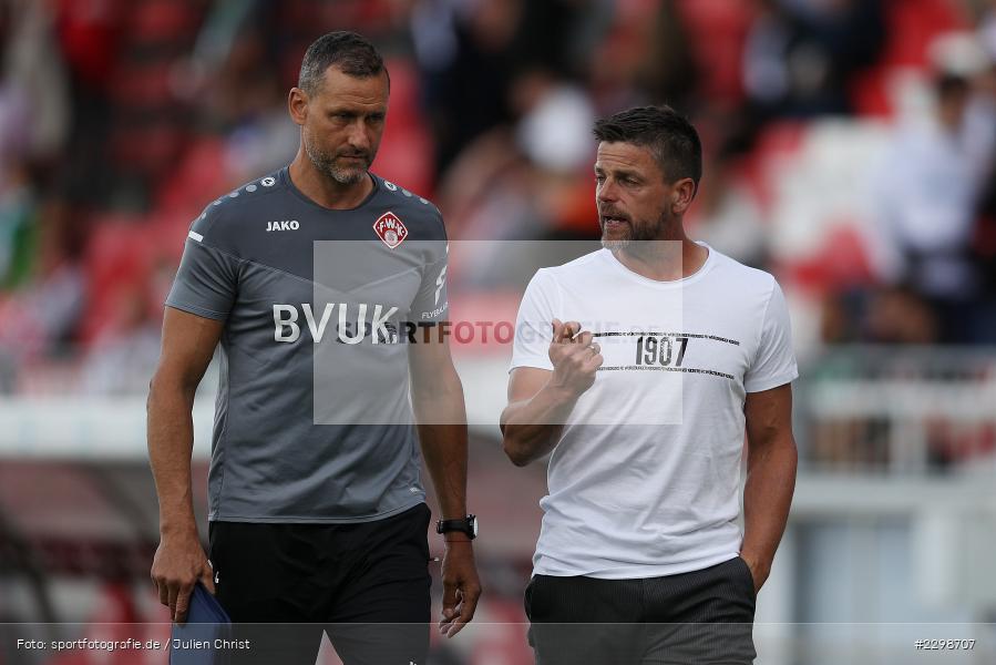 Michael Hiemisch, Trainer, Torsten Ziegner, FLYERALARM Arena, Würzburg, 14.07.2021, DFL, Freundschaftsspiele, sport, action, Fussball, Deutschland, Juli 2021, Saison 2021/2022, SGF, FWK, Bundesliga, 3. Liga, SpVgg Greuther Fürth, FC Würzburger Kickers - Bild-ID: 2298707