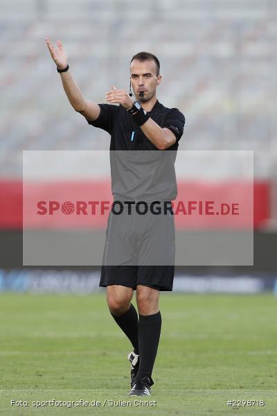 Schiedsrichter, Joshua Herbert, FLYERALARM Arena, Würzburg, 14.07.2021, DFL, Freundschaftsspiele, sport, action, Fussball, Deutschland, Juli 2021, Saison 2021/2022, SGF, FWK, Bundesliga, 3. Liga, SpVgg Greuther Fürth, FC Würzburger Kickers - Bild-ID: 2298718