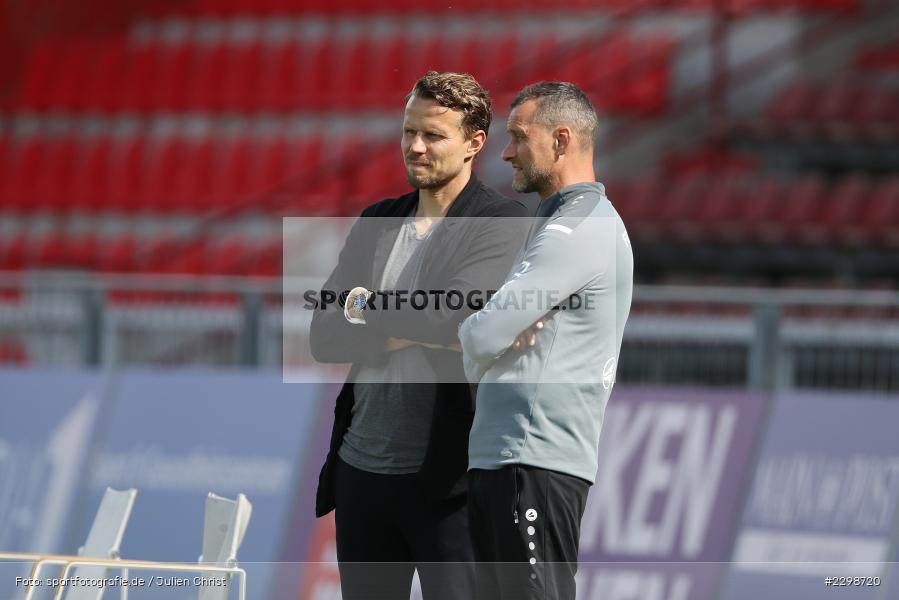 Sebastian Schuppan, Michael Hiemisch, FLYERALARM Arena, Würzburg, 14.07.2021, DFL, Freundschaftsspiele, sport, action, Fussball, Deutschland, Juli 2021, Saison 2021/2022, SGF, FWK, Bundesliga, 3. Liga, SpVgg Greuther Fürth, FC Würzburger Kickers - Bild-ID: 2298720 Sebastian Schuppan, Michael Hiemisch, FLYERALARM Arena, Würzburg, 14.07.2021, DFL, Freundschaftsspiele, sport, action, Fussball, Deutschland, Juli 2021, Saison 2021/2022, SGF, FWK, Bundesliga, 3. Liga, SpVgg Greuther Fürth, FC Würzburger Kickers - Bild-ID: 2298720