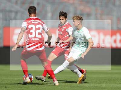 Fotos von FC Würzburger Kickers - SpVgg Greuther Fürth auf sportfotografie.de