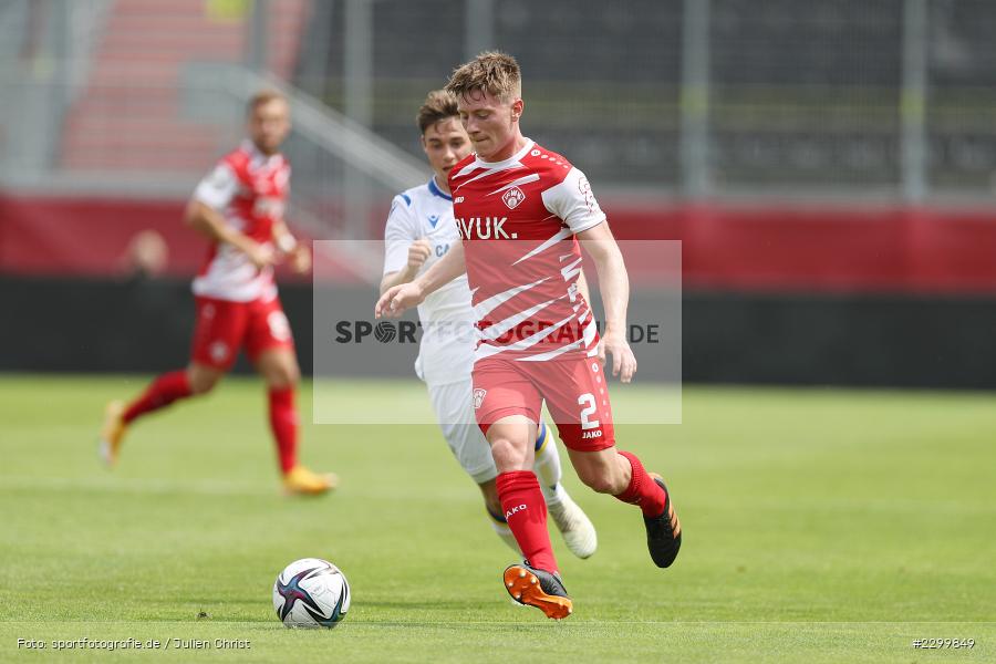 Dennis Waidner, FLYERALARM Arena, Würzburg, 17.07.2021, DFL, Freundschaftsspiele, sport, action, Fussball, Deutschland, Juli 2021, Saison 2021/2022, FCC, FWK, Regionalliga Nordost, 3. Liga, FC Carl Zeiss Jena, FC Würzburger Kickers - Bild-ID: 2299849