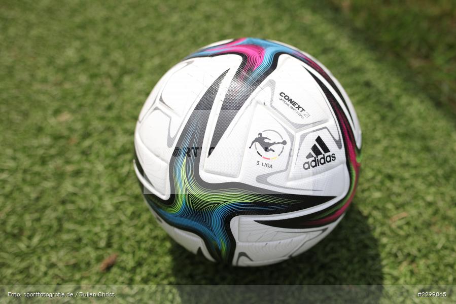 Official, Matchball, Conext 21, Spielball, Symbolbild, FLYERALARM Arena, Würzburg, 17.07.2021, DFL, Freundschaftsspiele, sport, action, Fussball, Deutschland, Juli 2021, Saison 2021/2022, FCC, FWK, Regionalliga Nordost, 3. Liga, FC Carl Zeiss Jena, FC Würzburger Kickers - Bild-ID: 2299865