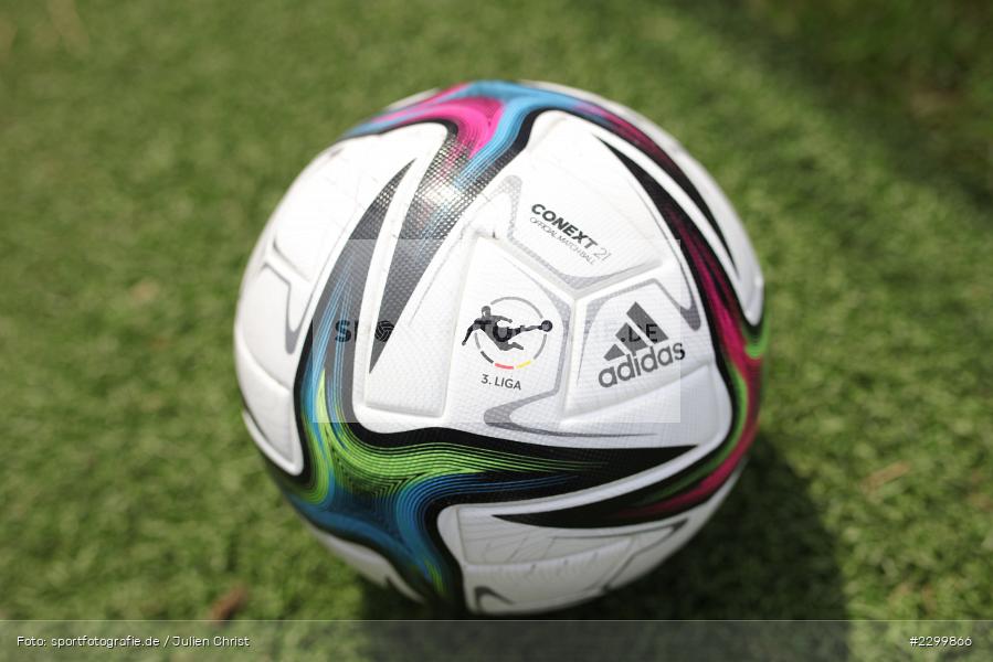 Official, Matchball, Conext 21, Spielball, Symbolbild, FLYERALARM Arena, Würzburg, 17.07.2021, DFL, Freundschaftsspiele, sport, action, Fussball, Deutschland, Juli 2021, Saison 2021/2022, FCC, FWK, Regionalliga Nordost, 3. Liga, FC Carl Zeiss Jena, FC Würzburger Kickers - Bild-ID: 2299866