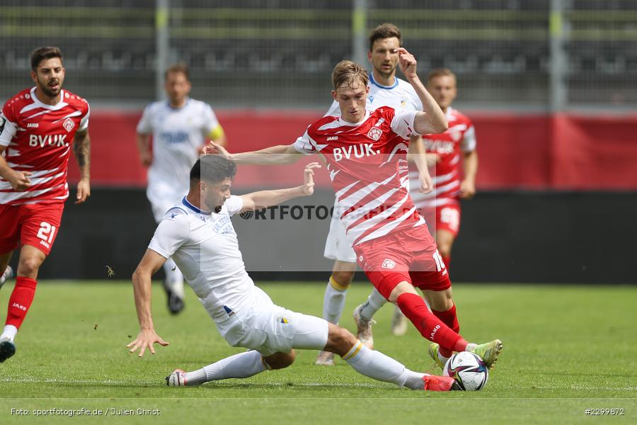 Lucas Stauffer, Maximilian Breunig, FLYERALARM Arena, Würzburg, 17.07.2021, DFL, Freundschaftsspiele, sport, action, Fussball, Deutschland, Juli 2021, Saison 2021/2022, FCC, FWK, Regionalliga Nordost, 3. Liga, FC Carl Zeiss Jena, FC Würzburger Kickers - Bild-ID: 2299872